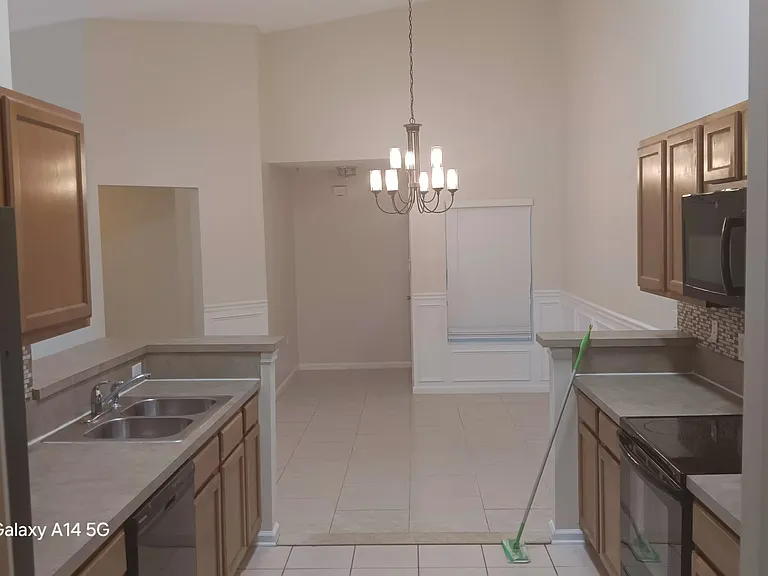5200 Playpen Dr #14 — Photo 9