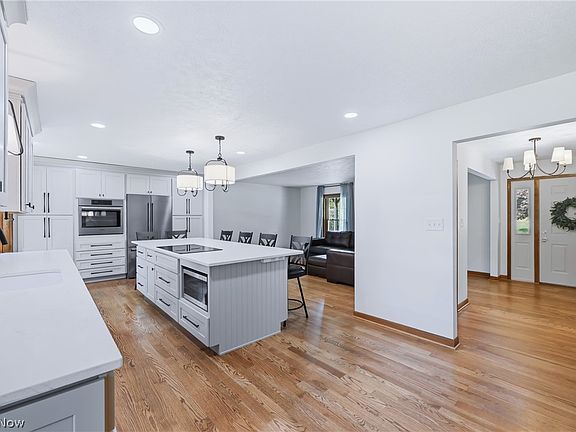 5th image of 7645 Locust Ln