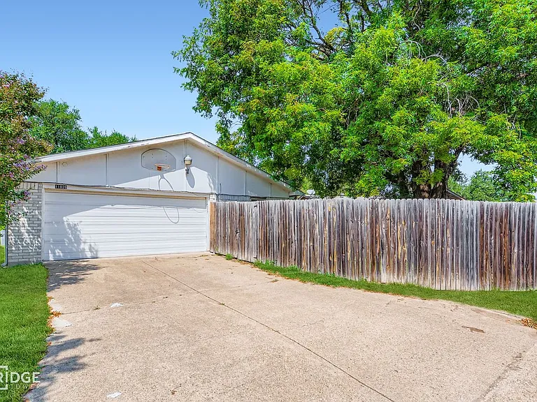 11026 McCree Rd — Photo 27
