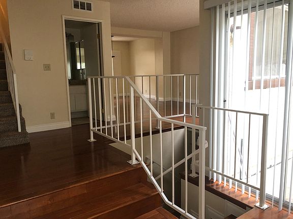 4th image of 981 E Villa St APT 2