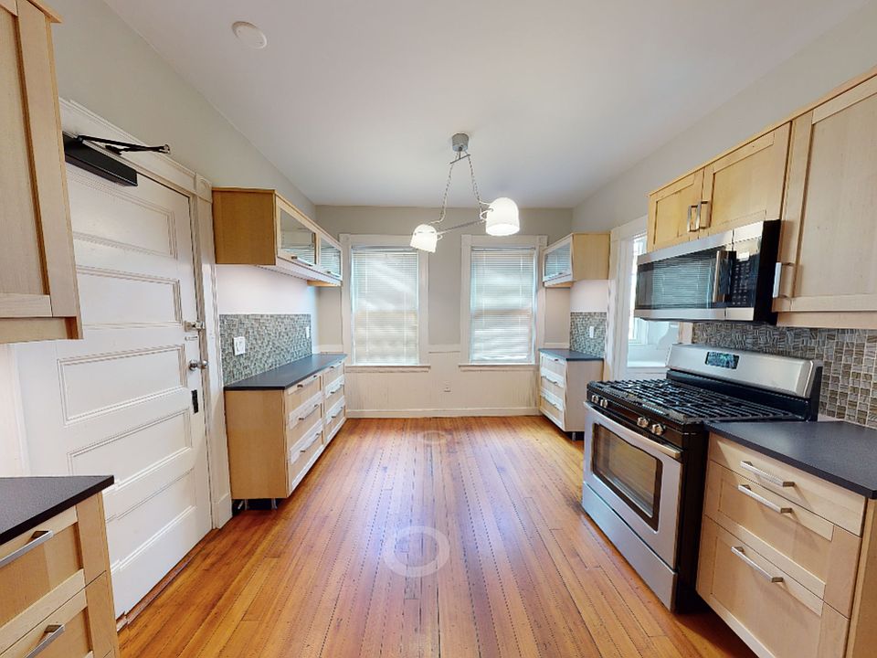 1st image of 107 Oxford St #3