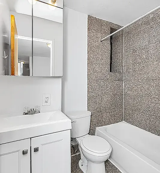 25 Thompson St #2 — Photo 5