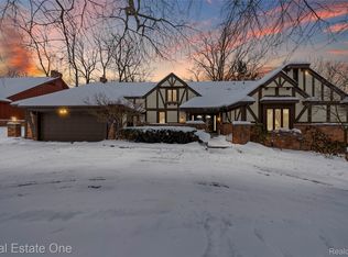 3095 Bloomfield Park Dr, West Bloomfield, MI 48323