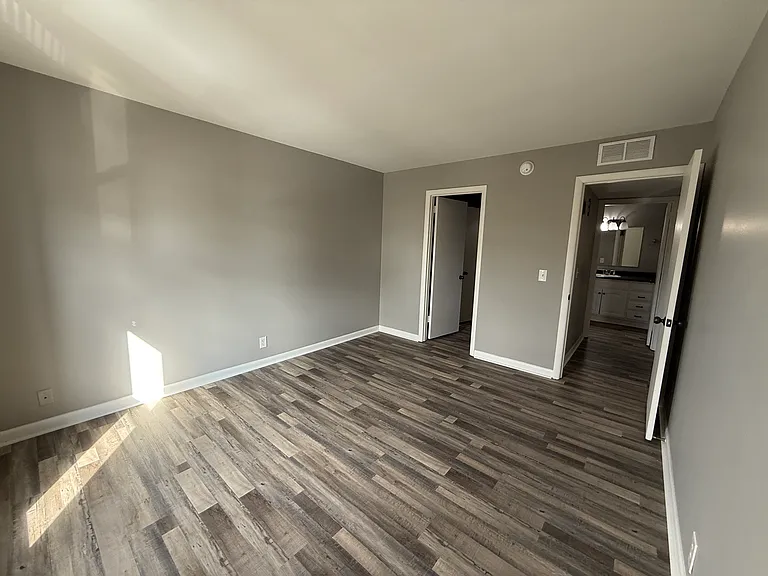 555 N Dupont Ave #B-27 — Photo 9