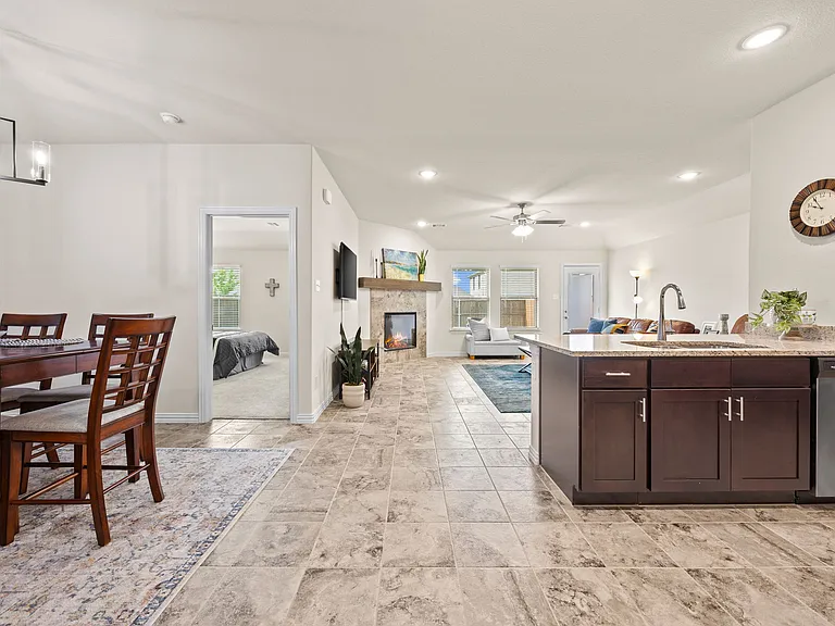 3249 Glorioso Dr — Photo 5