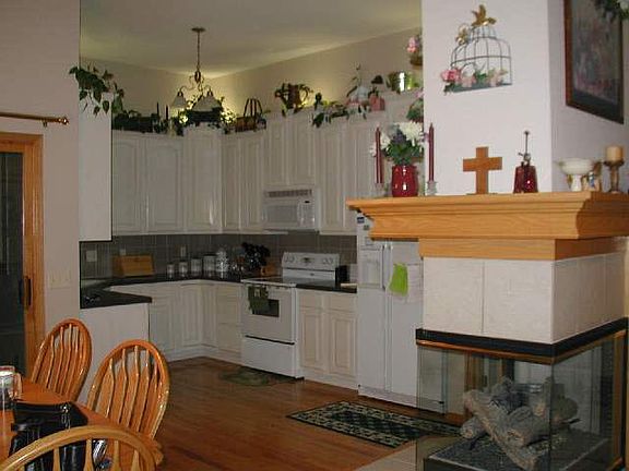 3rd image of 2821 Stoney Brook Ln