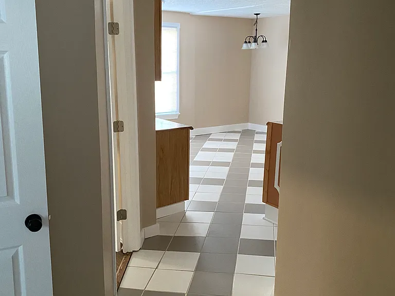 201 E McLean St #B — Photo 17