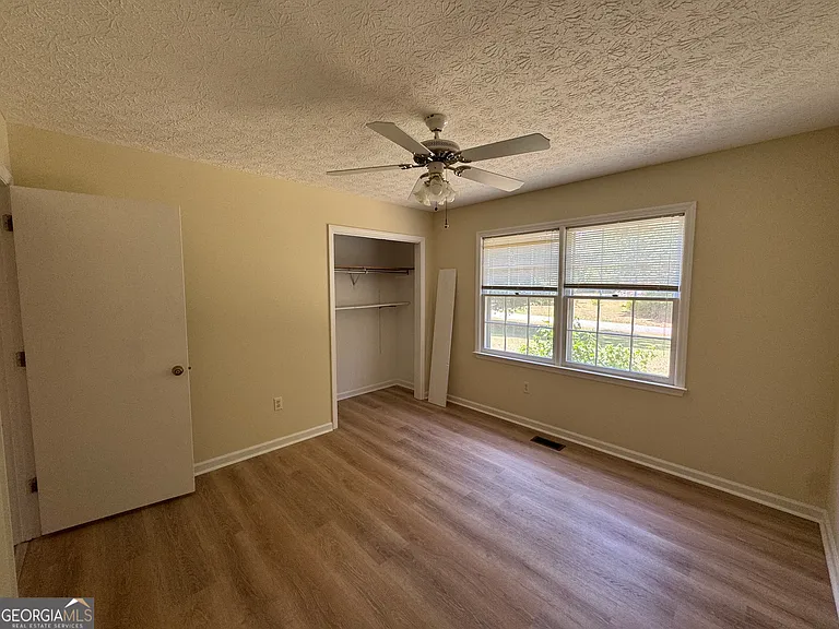 1041 Limmerick Dr — Photo 24