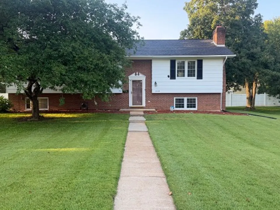 1518 Western Ave