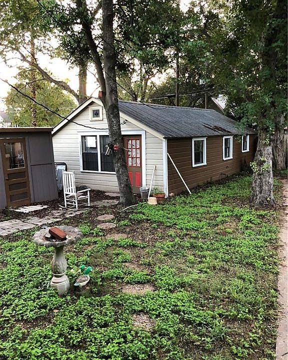 2nd image of 602 Burleson St