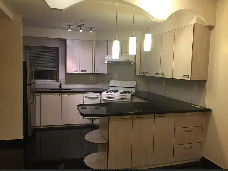 17 Ann St #4 — Photo 1