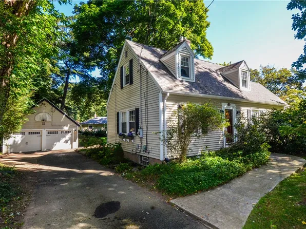 11 Shirley Ter, Rochester, NY 14626