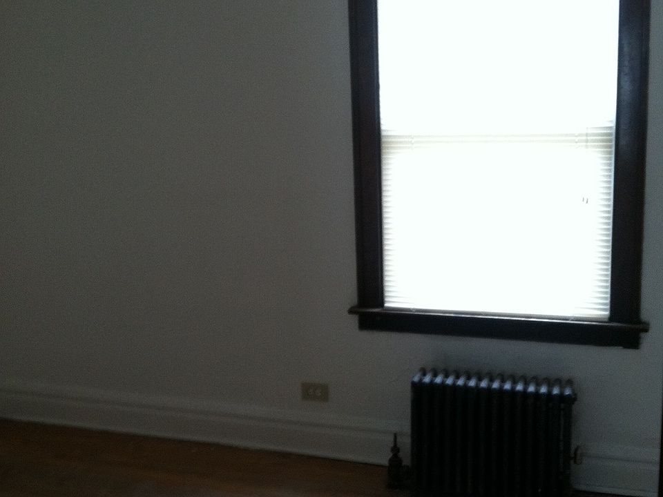 2nd image of 2318 W 71st St