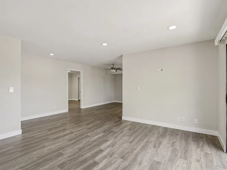 626 E Verdugo Ave #L — Photo 4