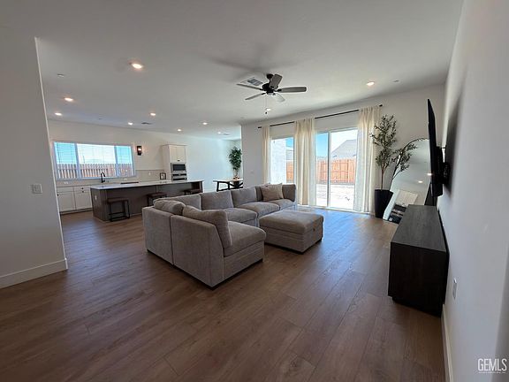 4th image of 8301 Merrion Square Ave