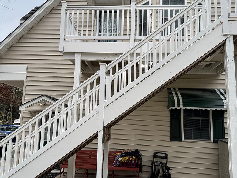 Deck and steps to entrance - Bay Window has view of water - and pier. Sit at kitchen table and watch water