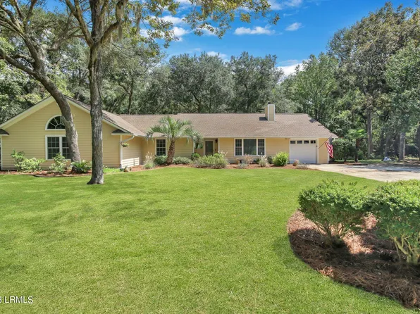 14 Walnut Hill St, Beaufort, SC 29907