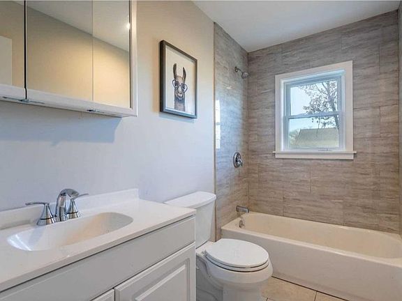 4th image of 100 Trafalgar Dr