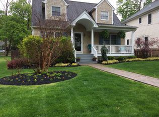 16 Jarvis Ct, Huntington, NY 11743