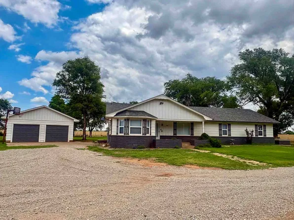 2102 W Skeleton Rd, Waukomis, OK 73773