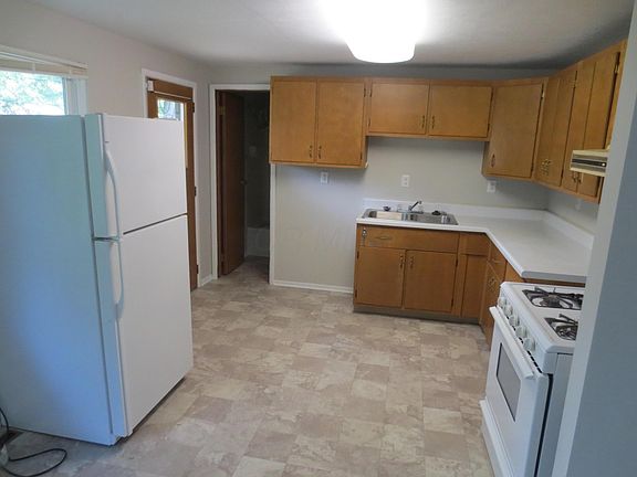 4th image of 126 Moorfield Dr
