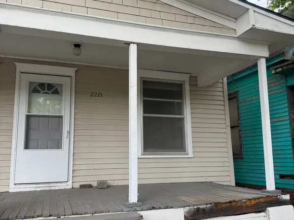 2219 S 10th St, Saint Joseph, MO 64503