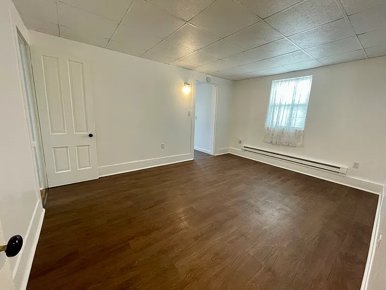 565 E Locust St — Photo 5