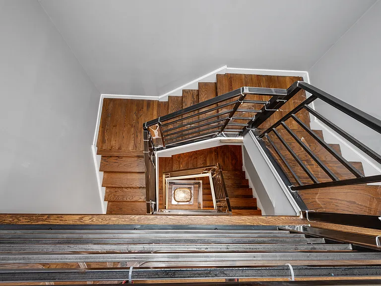 617 S American St #A — Photo 20