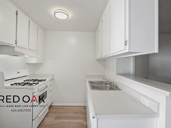 4th image of 8309 Cedros Ave #204