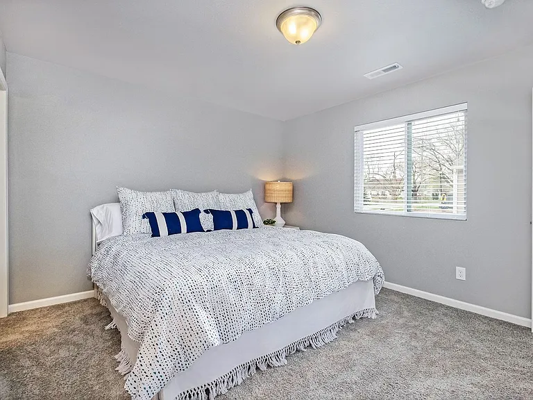 1847 Bluff Ridge Ct — Photo 14