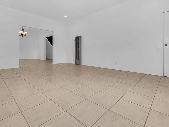 5th image of 915 E 91st St #915