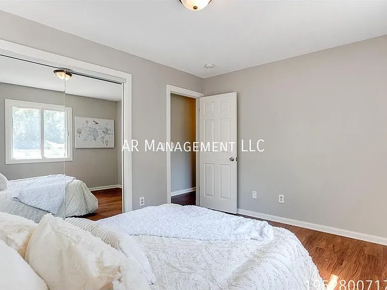 6416 Sherwood Ave — Photo 3