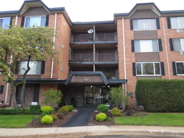 1227 S Old Wilke Rd #12-104, Arlington Heights, IL 60005