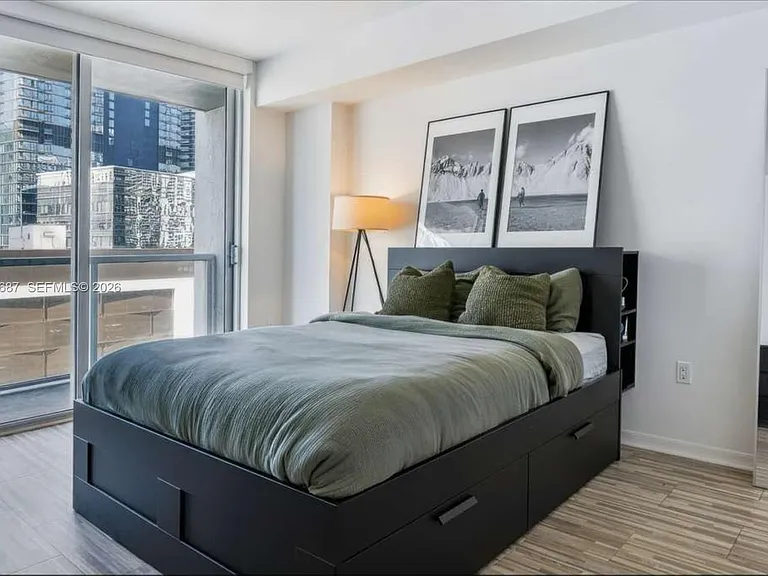 55 SE 6th St #1506 — Photo 15