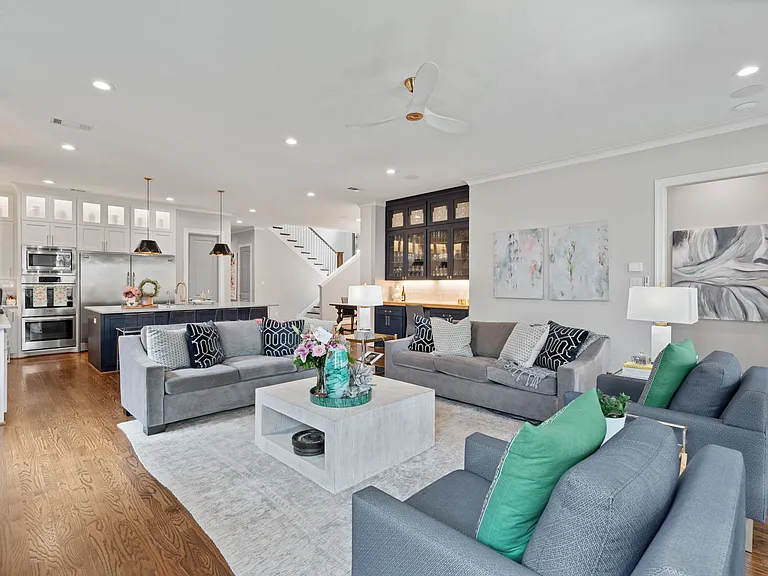6011 Goodwin Ave — Photo 3
