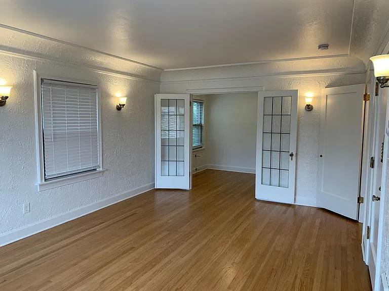 724 Harvard Ave E — Photo 10