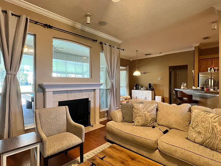 1252 Woodchurch Ln — Photo 15