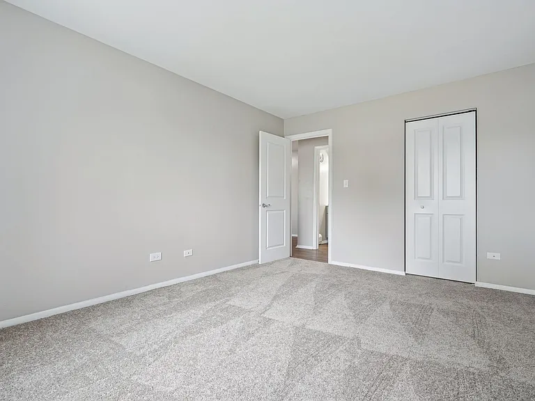 Hoffman Hills Apartments — Photo 15