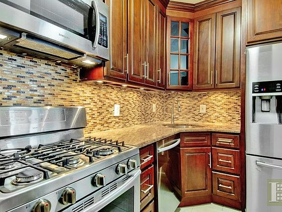 3rd image of 21 W 104th St Unit 31