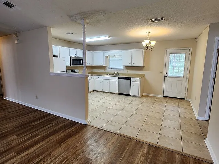 906 Rice Ct — Photo 6