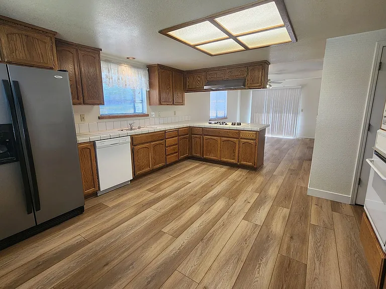 1007 Shadow Ln — Photo 11
