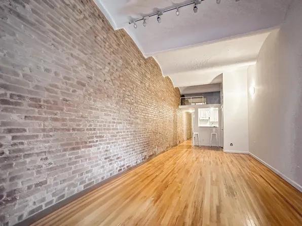 40 East 12th Street image 4 of 7