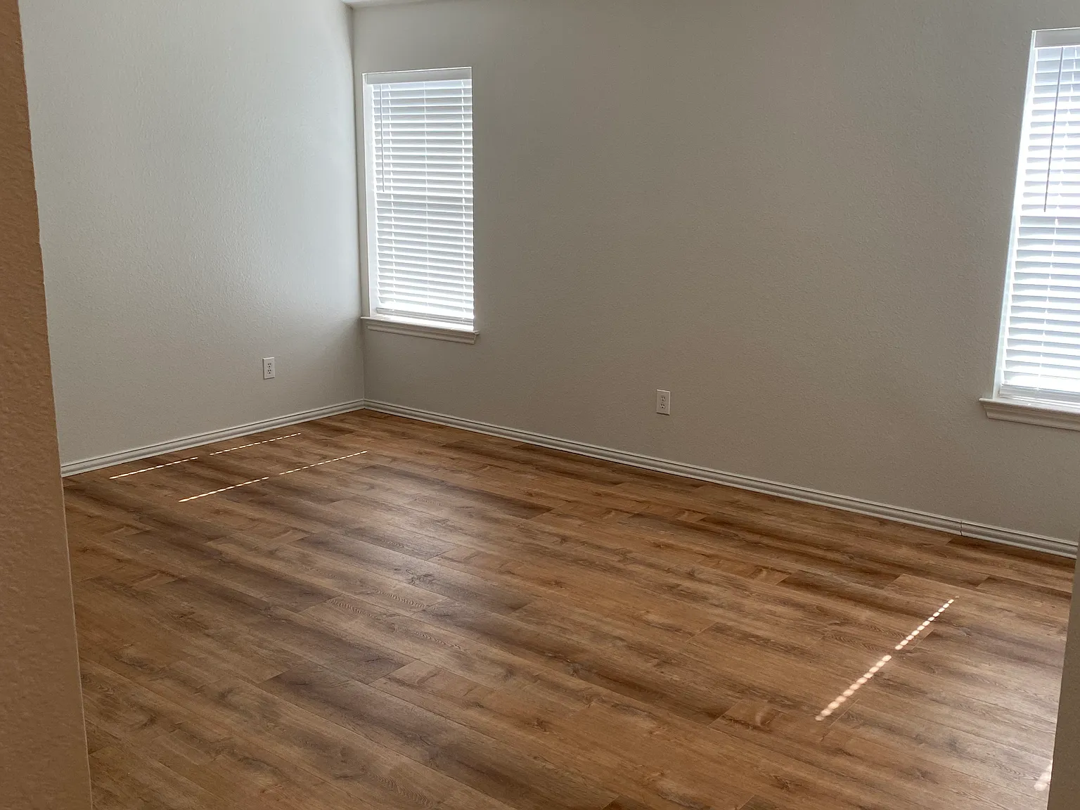 4 bed, 1910 sqft, $2,000 — Photo 3