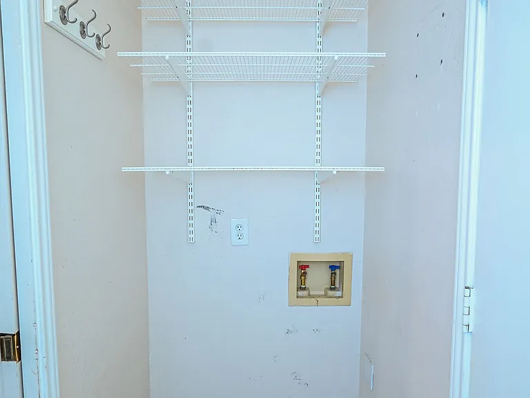 2100 Newport Dr — Photo 5
