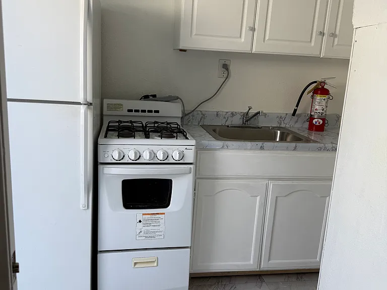 Morse Ave — Photo 2