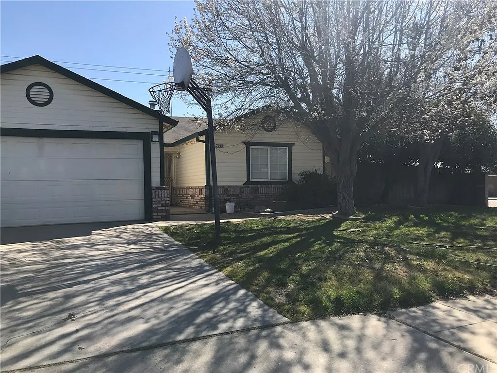 2023 Truman Dr photo 1