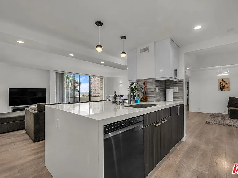10535 Wilshire Blvd #1014 — Photo 9