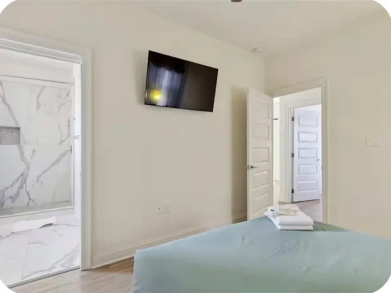 1811 New Orleans St — Photo 6