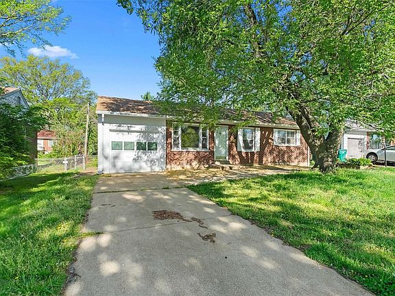 3rd image of 9317 Laramie Dr