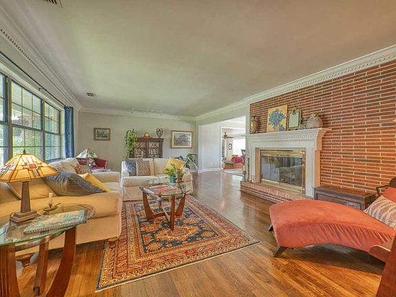 5th image of 4604 Queen Ln